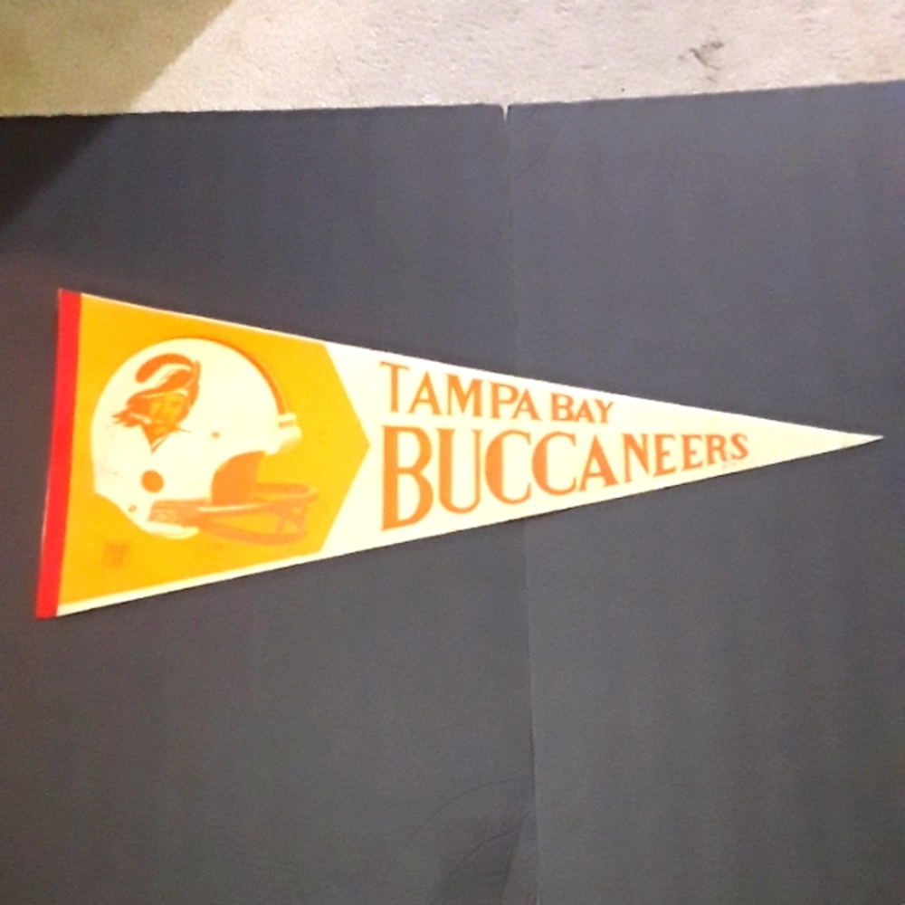 c RARE VINTAGE TAMPA BAY BUCCANEERS 1980s NFL PENNANT